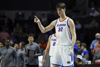 他高啊😲2米36高塔轻松扣篮运动战破荒 创美国大学篮球历史纪录