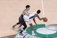 暂停换了个失误！天津还剩28秒暂停 回来后哈姆雷特被吹回场失误