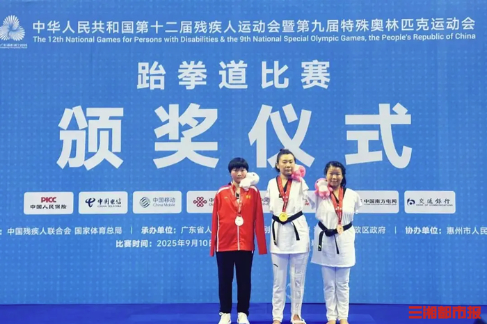 残特奥会上，宁夏（左）夺得跆拳道项目女子K41级别65公斤级银牌。（通讯员供图）