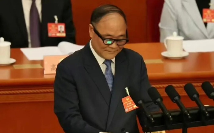 吉利李书福经常戴自家智能眼镜出席正式场合