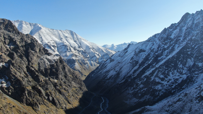 ▲巍峨的天山山脉