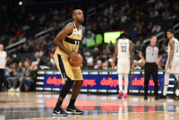 美记：米德尔顿到期合同极有可能被买断 他有机会加盟争冠队