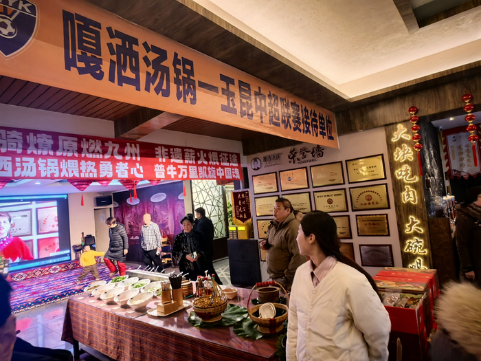 很多餐饮企业成为了联赛接待单位（雷鸣 摄）