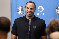 队记：鉴于哈里森最后10个月的糟糕操作 独行侠选GM更看重NBA履历