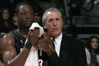 韦德：莱利在06年逼我们队友间相互了解 以此来提升化学反应