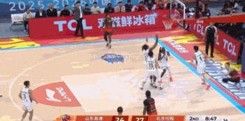 太随意！佩里篮板出球被珀塞尔断球直接暴扣