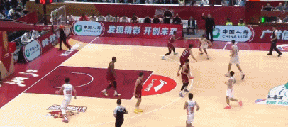 这就反超了！特莱斯正面命中三分 福建第二节上来10-0反超比分