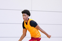 阿利贾·阿里纳斯重返训练场 离大学首秀不远了