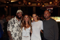 人生赢家！德隆带性感未婚妻参加高尔夫比赛 嫂子这身材相当哇塞