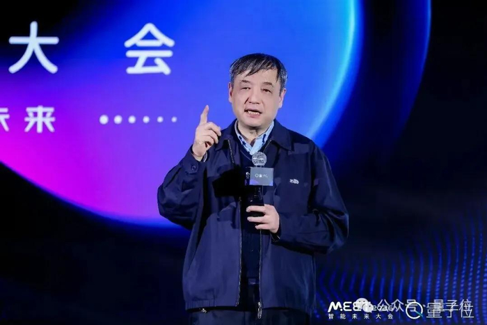 只要算力还能堆、参数还能涨，就不能停止烧钱。