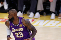 开启第二波？连续得分上双纪录终结后 詹姆斯场均27.6+7.2+6.2