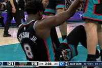 挑战失败！小贾伦·杰克逊进攻犯规累计6犯离场 全场拿到22分8板