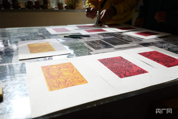 各类文创产品（央广网实习记者  吴佳淇  摄）