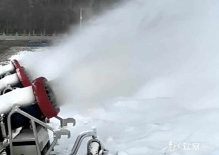 滑雪场人工造雪。青海日报融媒体记者 李兴发 摄