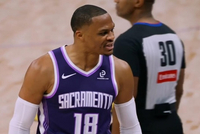 还放我？威少再中三分 率队领先两位数打停火箭