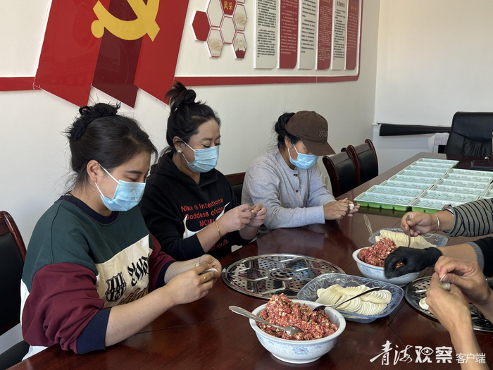 相约包饺子。团结路北社区供图