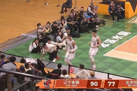 还在拼！付豪补篮被孟子凯大帽扇出 廖三宁为救球冲到观众席