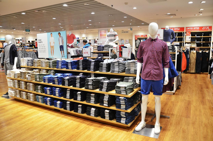 优衣库门店内陈设。 图/视觉中国