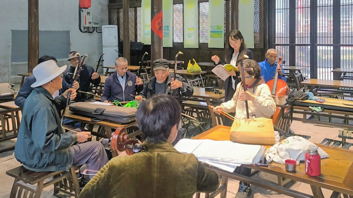 李奕凡为“80天团”授课（央广网发  东吴镇供图）