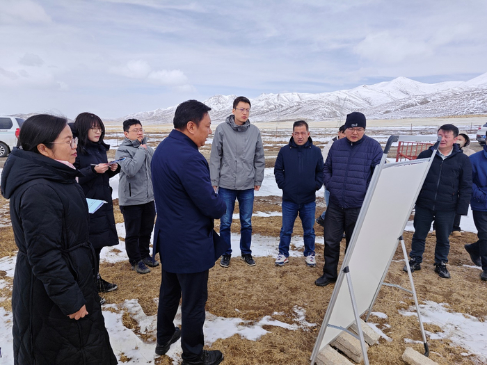 中咨公司项目团队在青海省果洛州玛沁县开展黄河上游生态保护修复调研工作