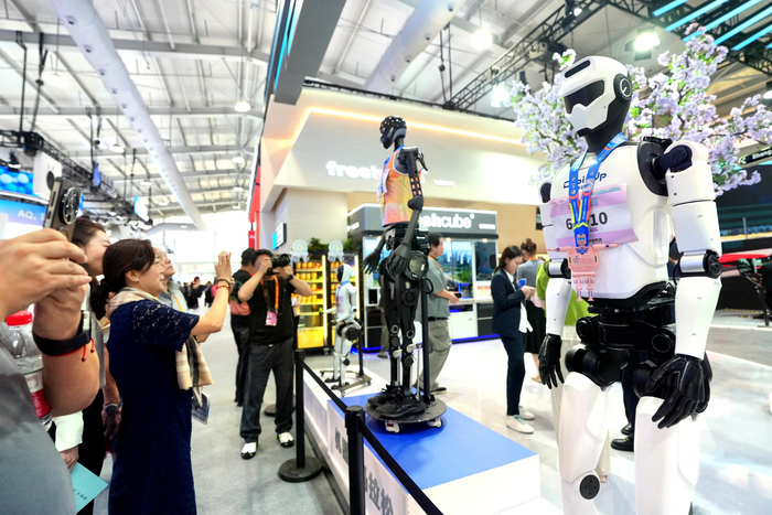 自动驾驶+火箭+人形机器人……亦庄科技天团亮相服贸会。 北京日报记者 和冠欣摄