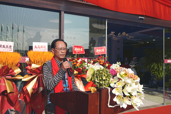 （图4：上贵州省布依学会常务副会长白明正先生讲话） 