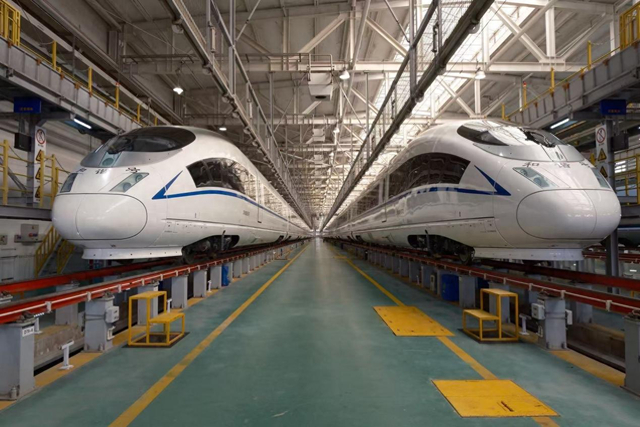 2025年12月21日,银川动车所检修完成待发的高铁列车。路炳阳/摄影