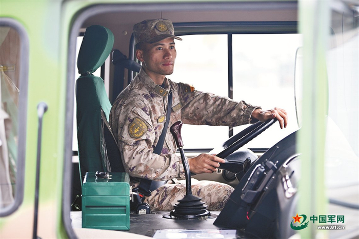 　　马学明参加驾驶专业综合考核。 段爱珍摄