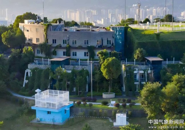 图为宜宾地基遥感垂直观测系统 郭银尧 摄影