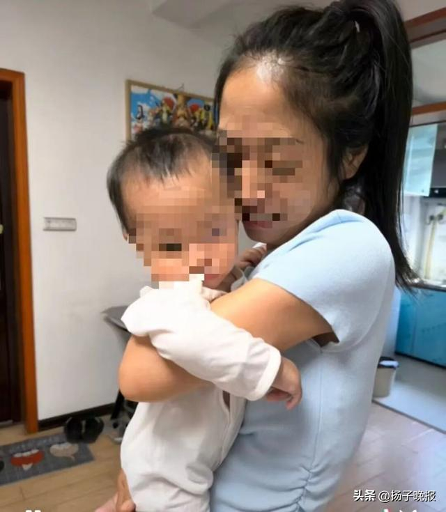 徐女士与孩子。网络截图。