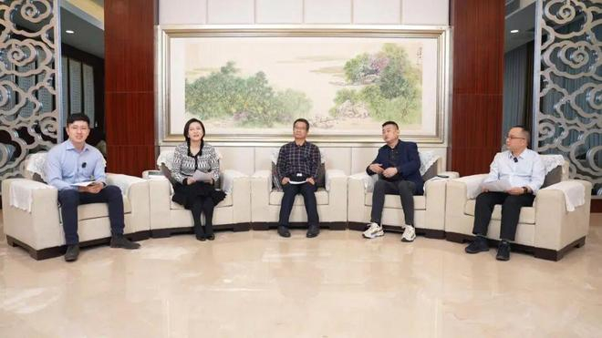 （上图为直播现场）