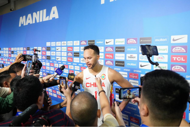 李凯尔代表中国男篮出战世界杯 图/中新图片 中新社记者 张兴龙 摄 