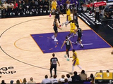 进攻层次性！詹姆斯跳投被马威盖 艾顿二次进攻得分