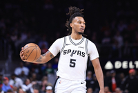 针尖对麦芒！卡斯尔对抗防守滞空打中 亚历山大追击滑翔上篮得手