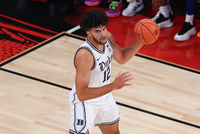 状元之争！卡梅隆·布泽尔和迪班萨分列NCAA得分榜前两位！