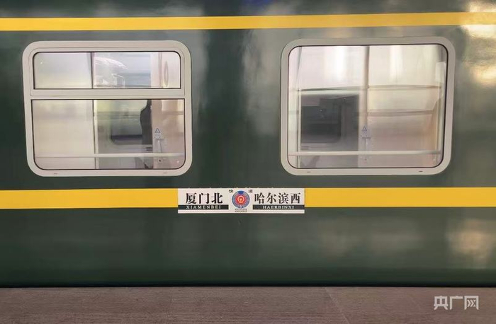 K974的开通为“南客北上”的消费流动提供了交通支撑（实习记者  王雨萌  摄）