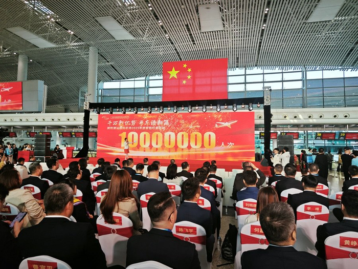 12月24日，揭阳潮汕国际机场年旅客吞吐量突破1000万人次大关。程浩 摄