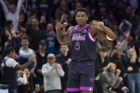 爱德华兹：我本赛季一直在练中距离投篮 以及对抗后的表现