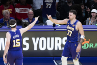 里夫斯：老詹说东契奇刚来湖人就像我新秀时 独来独往&amp;几乎不说话