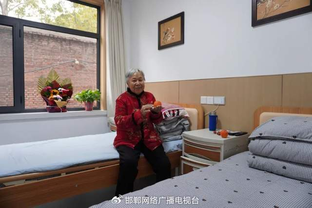 师凤芹老人在福汇养老服务中心的卧室。邯郸新闻传媒中心记者 曹楚琦 摄
