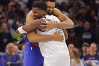 唐斯：华子表现出色我就像骄傲的大哥哥 经常路过阿迪去看他海报