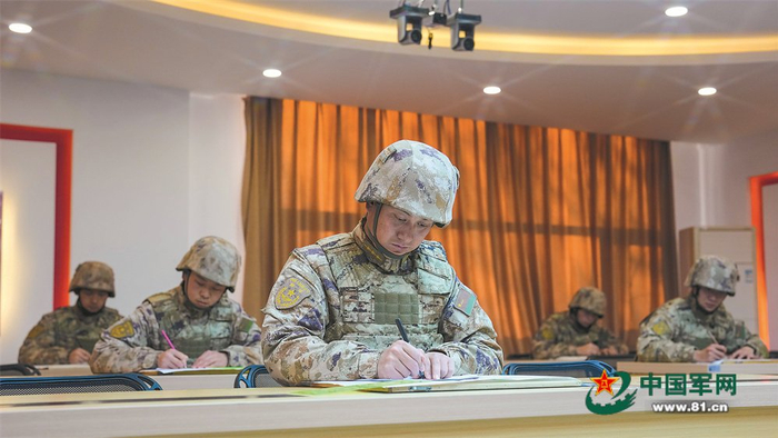 该旅组织干部进行指挥技能考核。 徐超 摄