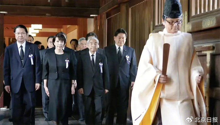 ▲ 2014年，时任日本国会议员的高市早苗在“8·15”战败日参拜靖国神社。​