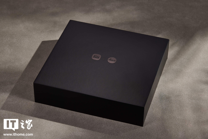 小米 17 Ultra 徕卡版礼盒包装