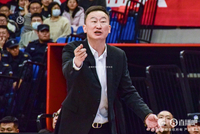 青岛暴露的篮板问题值得重视 抢篮板除了高度重要的是卡位&amp;积极性