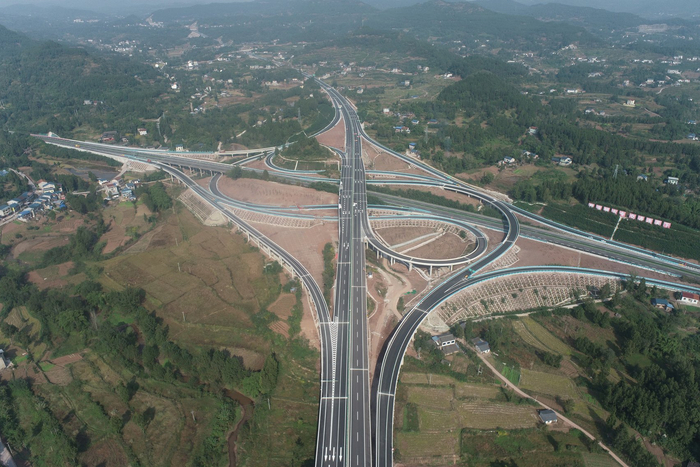 镇广高速万寿互通。四川镇广高速公路有限责任公司供图
