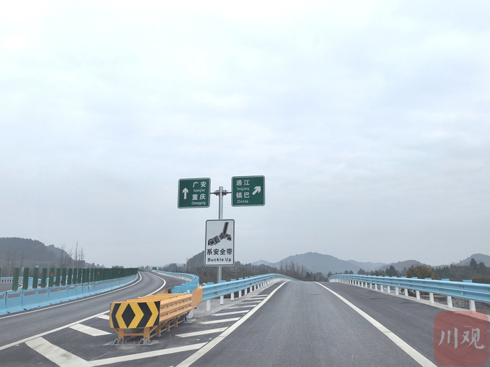 镇广高速是川东北地区南北大动脉。袁城霖 摄