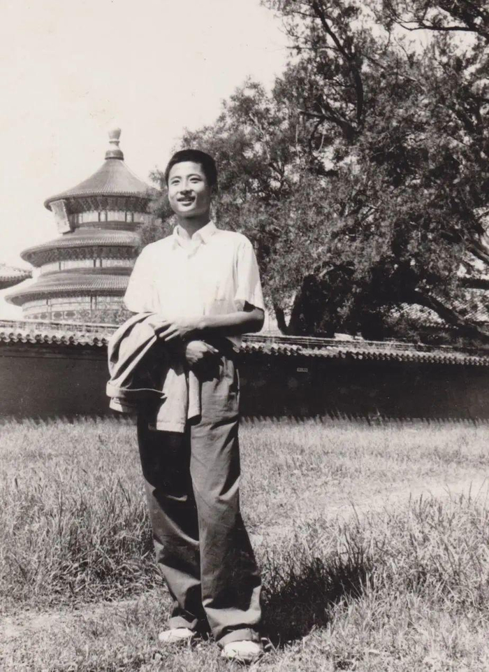 少年时期的周野芒