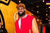 三大核心！湖人官推晒圣诞大战赛前入场照