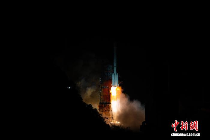 12月27日，中国在西昌卫星发射中心使用长征三号乙运载火箭，成功发射风云四号03星。张鹤缤 摄